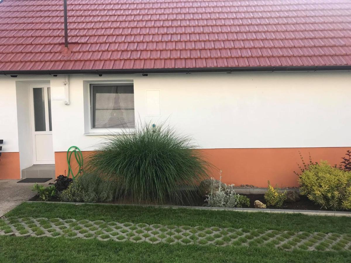 Chalupa na Lípové v Hlohovci Hlohovec Exterior foto